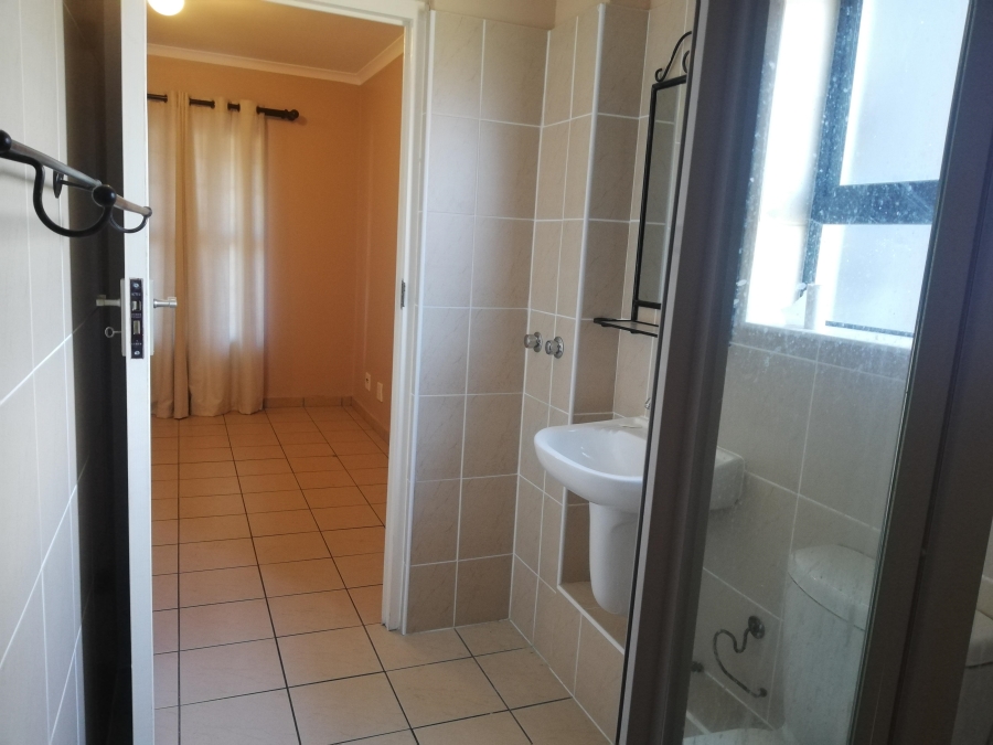 To Let 1 Bedroom Property for Rent in Lansdowne Western Cape